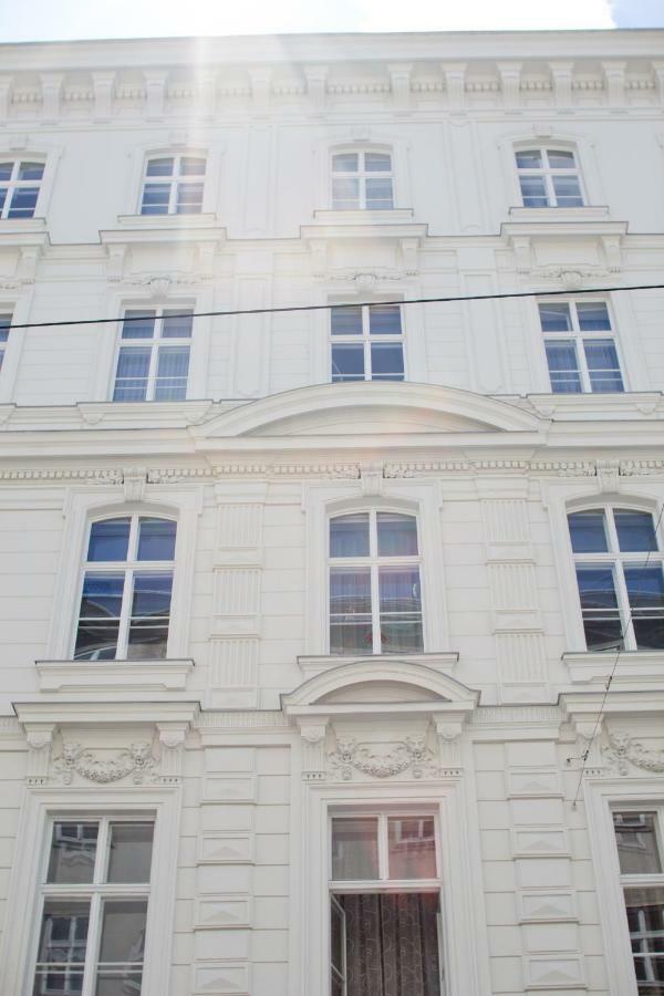 Studio Apartments Opera - Mai'S Apartments เวียนนา ภายนอก รูปภาพ